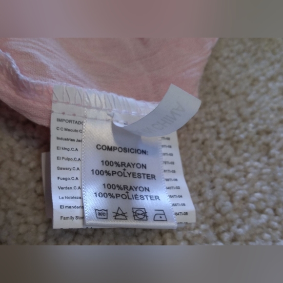 Perspective Super cute top! Light blush pink color with ruffles & crochet lace - Picture 4 of 8